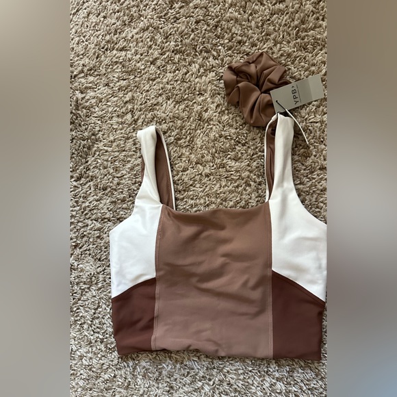 Abercrombie & Fitch Your Personal Best YBP, SculptLux Willow Tank + Leggings - Picture 11 of 15